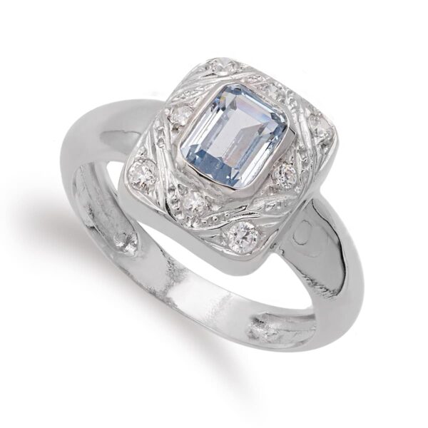 18K SORTIJA ORO BLANCO MOTIVO RECTANGULAR CON AGUAMARINA Y CIRCONITAS. ANCHO: 12 MM