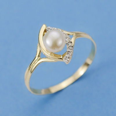 9K SORTIJA ORO AMARILLO CON PERLA Y CIRCONITAS. ANCHO: 11 MM
